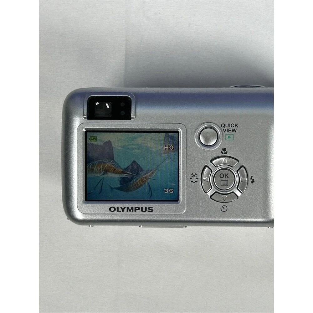 Olympus Camedia D-580 Silver Zoom 4.0MP Digital Camera w/ Memory Card WORKING